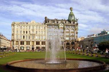 Singer House, 1904 'te inşa edildi, Nevsky Prospekt' in önünde, Kazansky Katedrali, St Petersburg, Rusya - 12 Ekim 2011