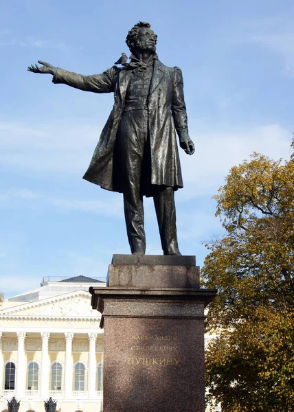 Monument Voor Alexander Poesjkin Gelegen Aan Het Kunstplein Alias Mikhalovsky — Stockfoto