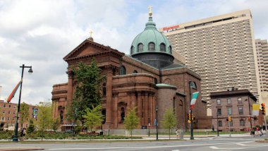 Aziz Peter ve Paul Katedrali, 1846 ve 1864 yılları arasında inşa edilmiştir, Philadelphia, PA, ABD - 11 Ağustos 2012