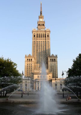 Kültür ve Bilim Sarayı, 'Stalin' in Gökdeleni ', 1955' te inşa edildi, gün batımında, Varşova, Polonya - 7 Temmuz 2012