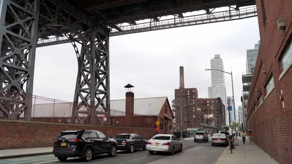 Stary Blok Przemysłowy Pod Mostem Williamsburg Stronie Brooklynu East River — Zdjęcie stockowe