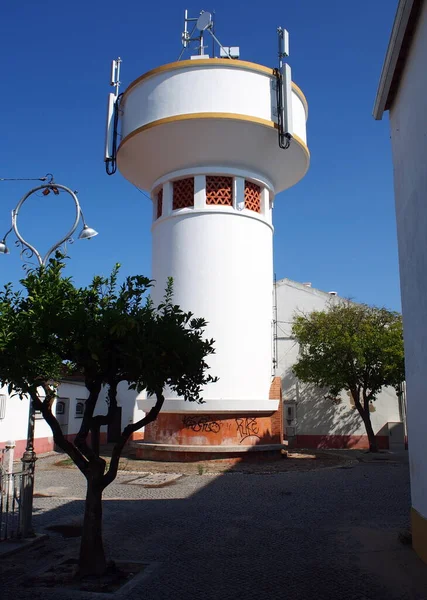 Λευκός Πύργος Νερού Κεραίες Στο Largo Sergio Castro Στην Παλιά — Φωτογραφία Αρχείου