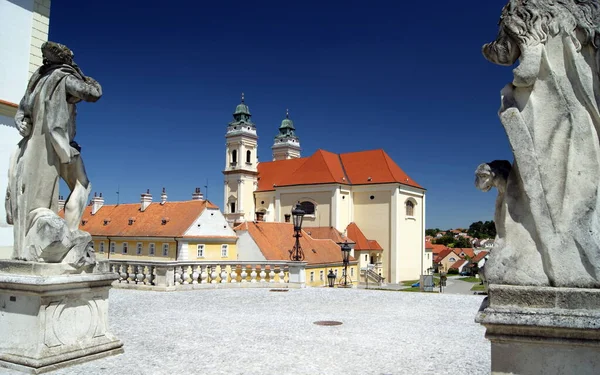 Kirche Mariä Himmelfahrt Seitenansicht Vom Schloss Liechtenstein Valtice Südmähren Tschechische — Stockfoto