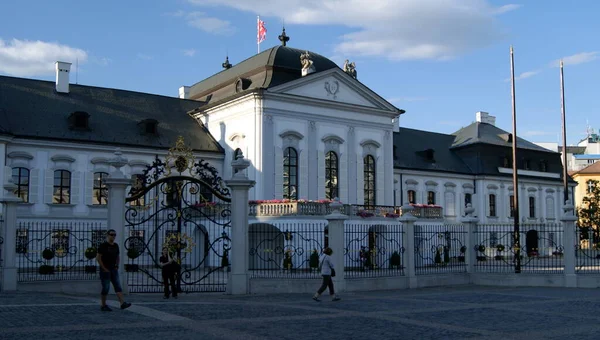 Дворец Грассалковича Xviii Века Настоящее Время Резиденция Президента Словакии Братислава — стоковое фото