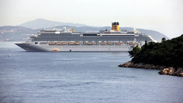 Cruiseschip Costa Favolosa Voor Dalmatische Kust Dubrovnik Kroatië September 2012 — Stockfoto