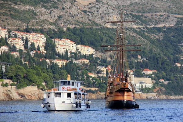 Replica Medieval Sail Vessel Carrack Excursion Boat Zrinsky Background Coastal — Stok fotoğraf