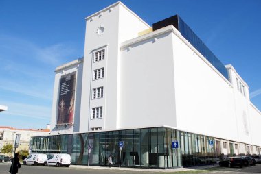 Doğu Müzesi, 2008 'de açıldı, Lizbon, Portekiz' deki Alcantara rıhtımında yenilenmiş bir endüstriyel binada - 16 Aralık 2021