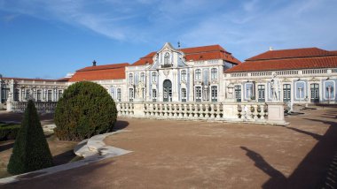 Queluz Sarayı 'nın balo salonu kanadı, Asılı Bahçe heykelleri, 18. yüzyıl barok mimari anıtı, Queluz, Lizbon, Portekiz yakınlarında - 23 Aralık 2021