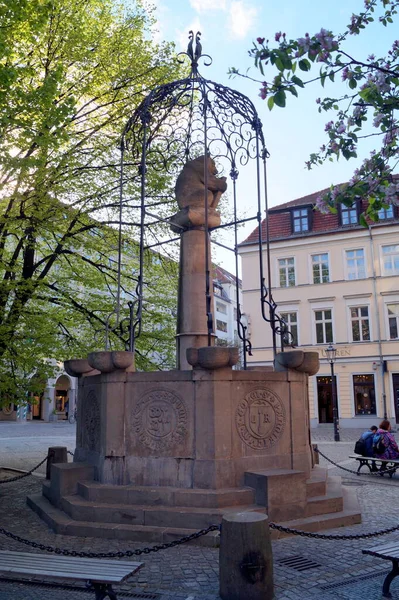 Wappenbrunnen Coat Arms Fountain Topped Bear Sculpture Nikolaikirche Nikolaiviertel Berlin — Stockfoto
