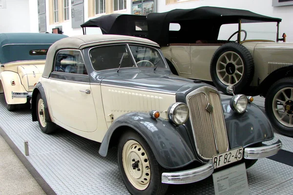 德累斯顿交通博物馆的老式汽车 Ifa Cabriolet 1955年 德国德累斯顿 2007年9月30日 — 图库照片