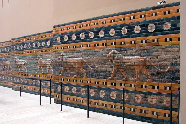 Paneles Leones Mesopotámicos Del Camino Procesional Reconstruido Museo Pérgamo Berlín —  Fotos de Stock