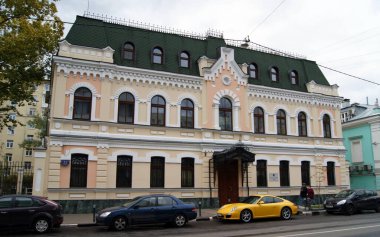 20. yüzyıl evinin yenilenmiş hali, 23 numaralı Zamoskvorechye Sokağı, Moskova, Rusya - 16 Ekim 2010