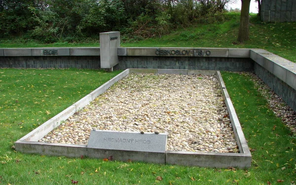 Terreno Sepoltura Monumenti Memoriali Theresienstadt Terezin Repubblica Ceca Settembre 2007 — Foto Stock