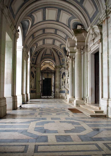 Basilikan Palace Convent Mafra Entré Galleri Prydd Med Skulpturer 1700 — Stockfoto