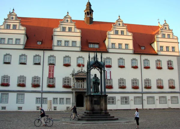 Renesansowy Ratusz Starego Miasta Ukończony 1541 Rynku Posąg Martina Luthera — Zdjęcie stockowe