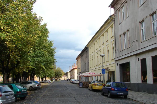 Rad Byggnader Södra Sidan Tjeckoslovakiens Armétorg Centrum Österut Terezin Tjeckien — Stockfoto