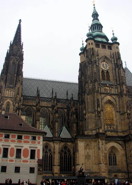 Catedral San Vito Del Castillo Praga Torre Del Reloj Mampostería —  Fotos de Stock