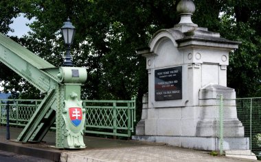 Maria Valeria Köprüsü Macaristan 'da Esztergom ve Slovakya' da Sturovo 'ya, Tuna Nehri' nin karşısında Slovakya tarafında Sturovo, Slovakya - 29 Haziran 2011