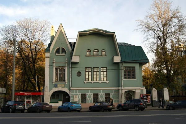 巴耶夫大厦始建于20世纪国家浪漫主义风格 目前设有银器时代文学博物馆 位于俄罗斯莫斯科梅什甘斯基区的Prospekt Mira Peace Avenue 2011年10月18日 — 图库照片