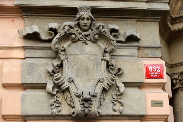 捷克共和国布拉格市中心现代主义 新艺术和装饰风格建筑的雕塑和装饰元素 2007年9月26日 — 图库照片