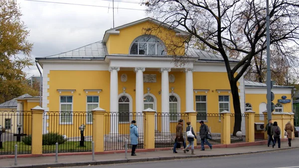 Casa Mansión Clásica Del Siglo Xix Calle Ostozhenka Moscú Rusia — Foto de Stock