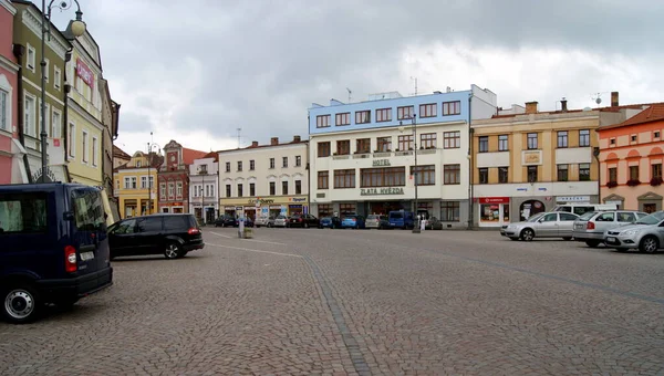町のメイン広場 スメタノヴォ 広場に面した様々なスタイルと期間のタウンハウス リトミシル チェコ共和国 2011年6月26日 — ストック写真