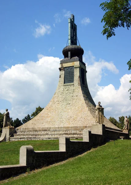 平和のケルン Mohila Miru オーステルリッツ戦場の記念碑 スラフコフ ブルナ モラビア チェコ共和国 2011年6月27日 — ストック写真