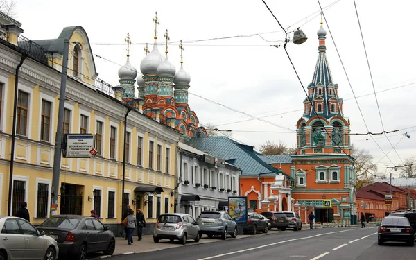 Straßenszene Auf Bolschaja Poljanka Glockenturm Der Kirche Des Gregor Von — Stockfoto