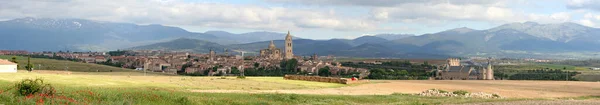 Vista Panorámica Ciudad Desde Norte Montañas Sierra Guadarrama Fondo Segovia — Foto de Stock