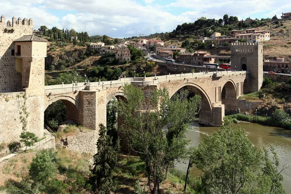 Yüzyılın Sonlarında Tagus Toledo Spanya Üzerinden Geçen Martin Köprüsü Mayıs — Stok fotoğraf