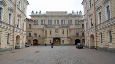Devlet Akademisi Capella, avlu manzarası, Capella 'nın klasik tarz cephesi, ünlü klasik koro, St. Petersburg, Rusya - 27 Nisan 2012