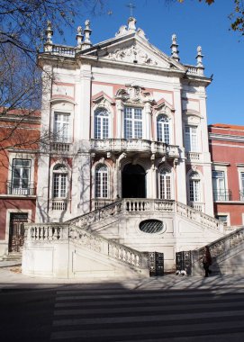 Bemposta Sarayı, nam-ı diğer Queens Sarayı, 17. ve 18. yüzyıllarda inşa edilen neoklasik saray, şu anda Portekiz Askeri Akademisi, Lizbon, Portekiz - 18 Aralık 2021