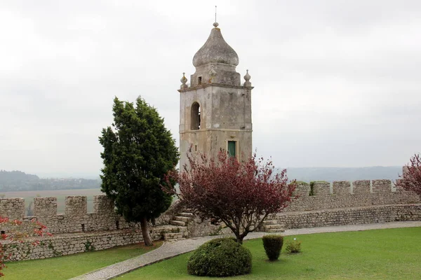 Barokowa Wieża Zegarowa Zbudowana Wczesnym Średniowiecznym Murze Zamkowym Montemor Velho — Zdjęcie stockowe