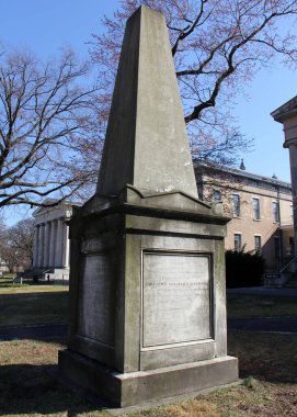 Snug Limanı 'nın 4 Mart 2020' de Staten Island, New York, ABD 'de kurulmasına karar veren deniz kaptanı ve Devrimci Savaş askeri Robert Richard Randall' ın anısına 19. yüzyıldan kalma bir dikilitaş.