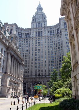 Chambers Caddesi ön cepheleri Aşağı Manhattan 'daki Şehir Merkezi' nde, Dinkins Manhattan Belediye Binası arka planda, New York, New York, New York, ABD - 21 Mayıs 2022