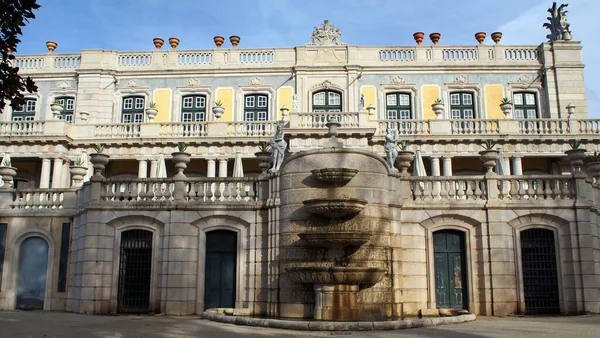 Skrzydło Robillona Pałacu Queluz Fasada Boczna Fontanną Wodną Xviii Wieczny — Zdjęcie stockowe