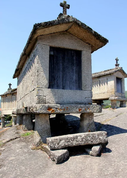 Grãos Soajo Estruturas Tradicionais Feitas Pedra Erguidas Sobre Pernas Cobertas — Fotografia de Stock