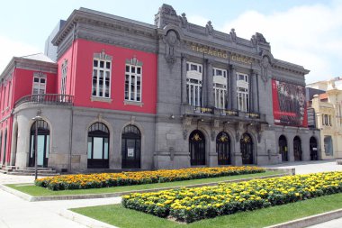 20. yüzyıl başlarındaki Circo Tiyatrosu 2006 'da yenilendi ve yeniden açıldı, Avenida da Liberdade, Braga, Portekiz' in ana cephesi - 18 Temmuz 2021