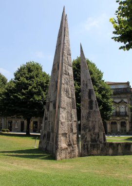 Papa 2. John Paul Anıtı, 1982 yılında Braga 'ya yapılan Papa ziyaretinin anısına Cumhuriyet Meydanı, Braga, Portekiz - 18 Temmuz 2021