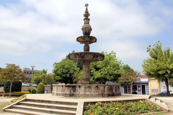 Fonte Água Moda Antiga Praça Jardim Beira Centro Histórico Cidade — Fotografia de Stock