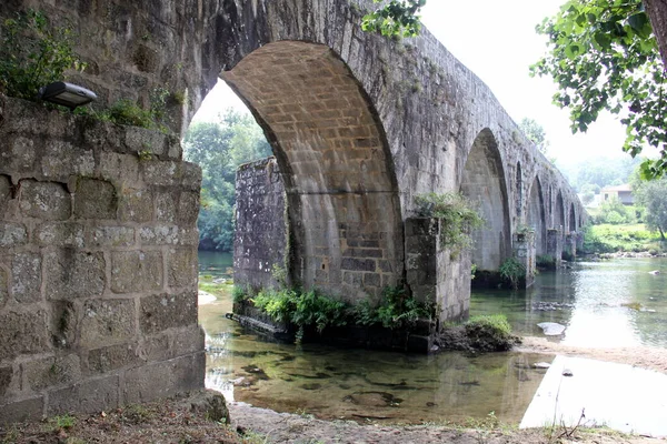 Prozelo桥 又称波尔图桥 建于14世纪 位于葡萄牙布拉加不远处的卡瓦多河畔 2021年7月18日 — 图库照片