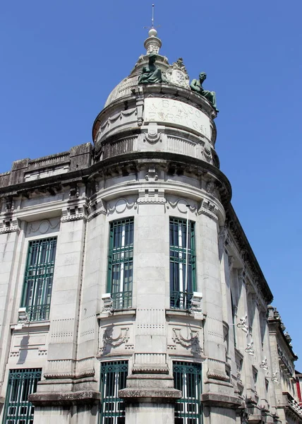 Torre Esquina Edifício Banco Portugal Repleta Esculturas Simbólicas Braga Portugal — Fotografia de Stock