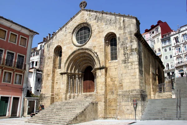 サンティアゴ教会 サンティアゴバルトロメウ教区のプラカ コメルシオで ロマネスク建築の記念碑 10世紀に起源 コインブラ ポルトガル 7月21 2021 — ストック写真