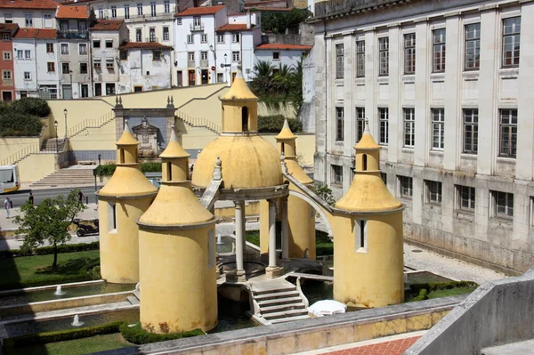 マンガの回廊 別名ジャルム マンガ 噴水のあるルネサンス建築作品は 1528年 ポルトガルのコインブラから2021年7月21日まで遡る — ストック写真