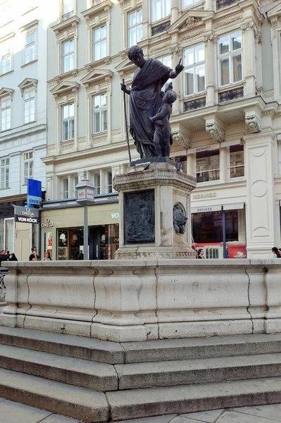 Josefsbrunnen 花岗岩喷泉 圣约瑟铜像 由Johann Fruehwirth创作 安装于1680年 位于奥地利维也纳市中心的格拉本 2019年3月31日 — 图库照片