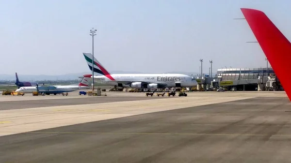 Airbus A380 Emirates Presso Terminal Passeggeri All Aeroporto Internazionale Vienna — Foto Stock
