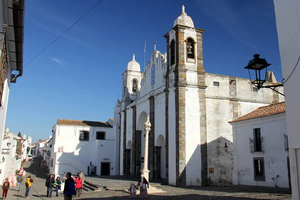 中世の石柱 最前線 およびポルトガルのMonsarazのNossa Senhora Lagoaの教区教会 1月4 2019 — ストック写真