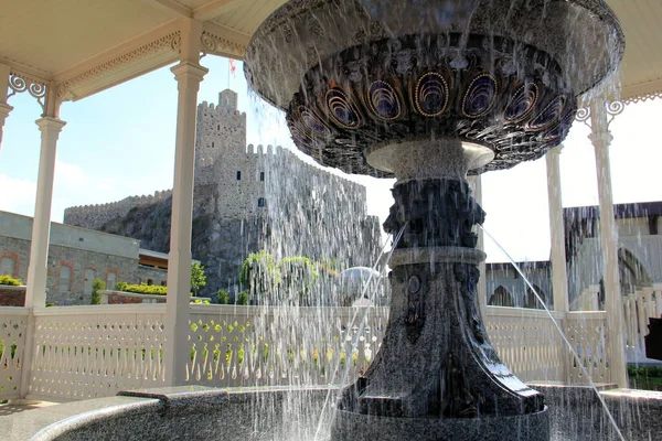 2014年7月24日 ジョージア州サムツカ ジャワヘティ県アクハルツィヘ県ラバティ城の噴水の石彫ボウル — ストック写真