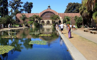 Su havuzu, Balboa Park 'taki Botanik Binası önünde, San Diego, ABD - 1 Eylül 2014