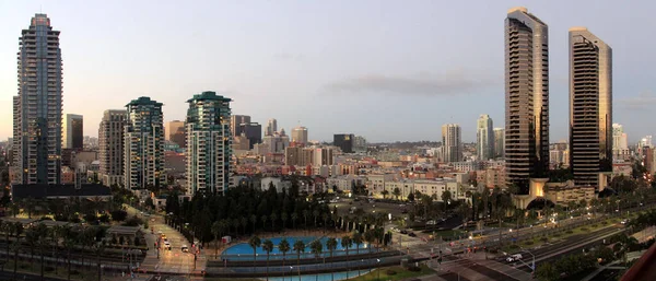 Gün batımında şehir merkezinin panoramik görüntüsü, Çocuk Parkı, San Diego, CA, ABD - 30 Ağustos 2014